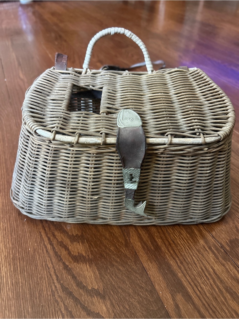 VTG Fishing Woven Creel Leather Fish Closure